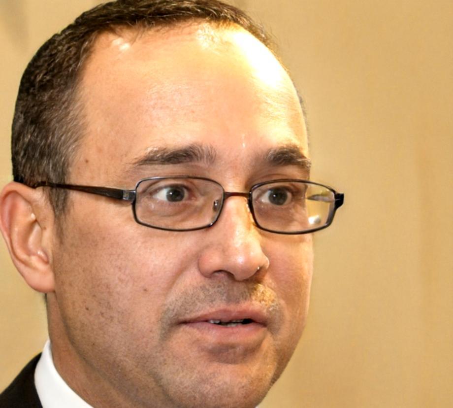 Ritratto professionale di Corrado Messina, consulente di posizionamento organico